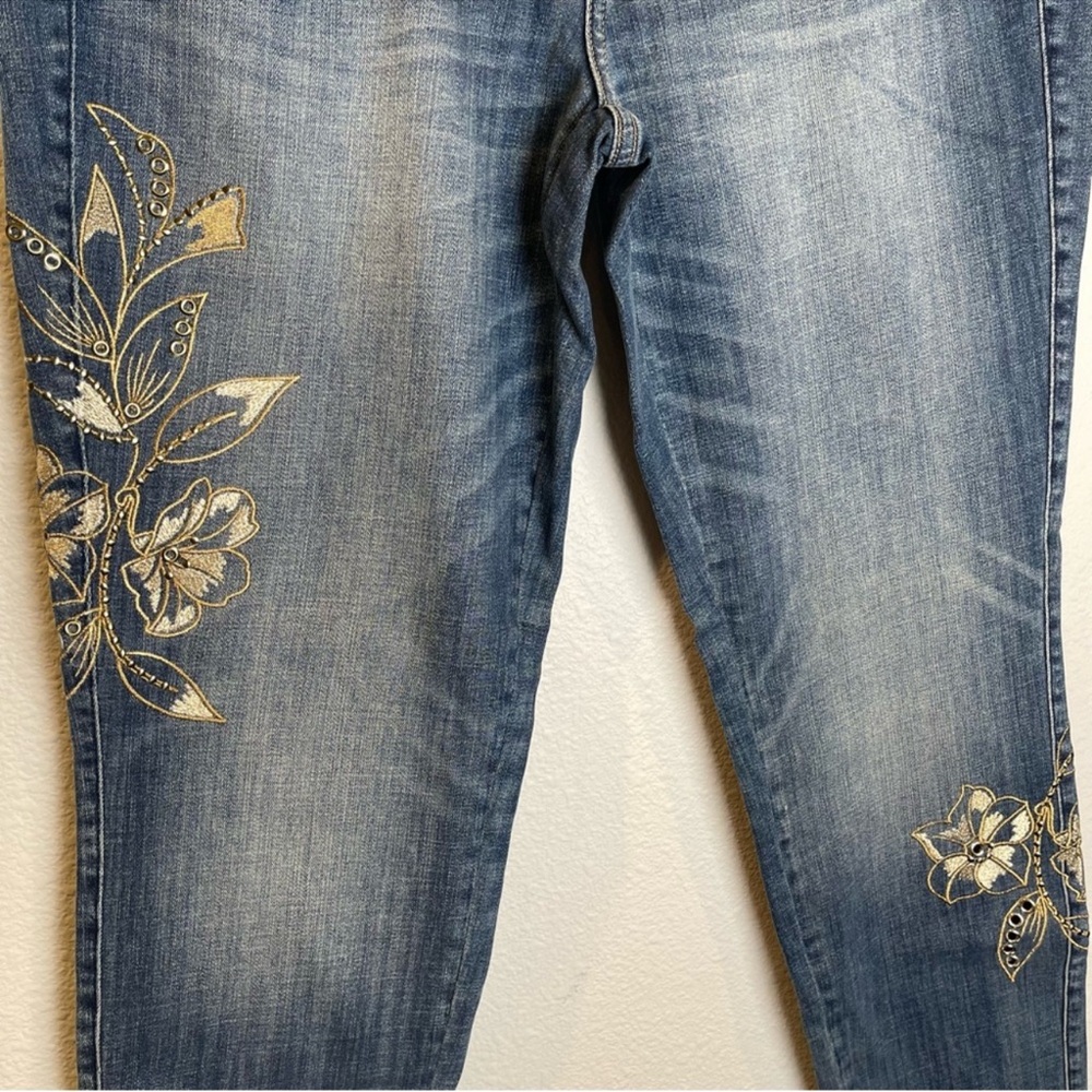 White House Black Market Mid Rise Girlfriend Jeans Gold Floral Embroidered Sz 12 - Picture 2 of 6